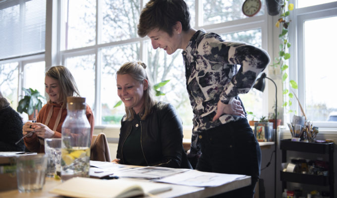 Vrienden van Dina: Interieurontwerpster Anneke op ’t Hoog